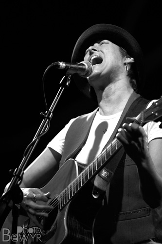 Michelle Shocked shocks fans with anti-gay rant, 2013 tour falling apart with show cancellations