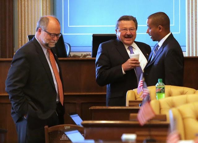 Why is Virgil Smith still in the state Senate? Is it because he’s the Republicans’ useful Democratic idiot?