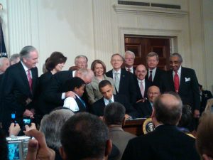 800px-Obama_signing_health_care-20100323